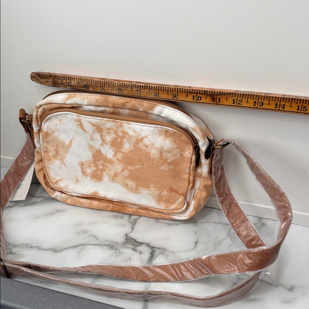 NWT Thirty-One All Zipped Up Crossbody Purse in the fawn tie-dye pattern - Picture 2 of 7